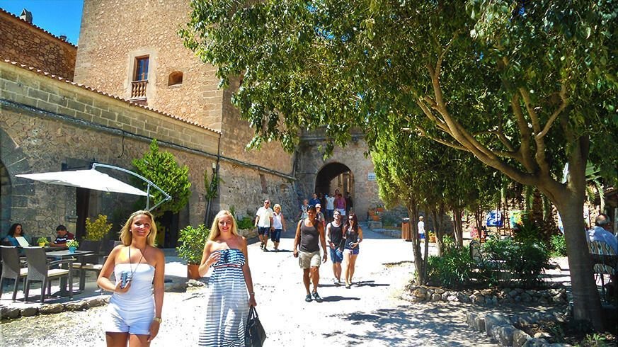 Strolling around Valldemossa 