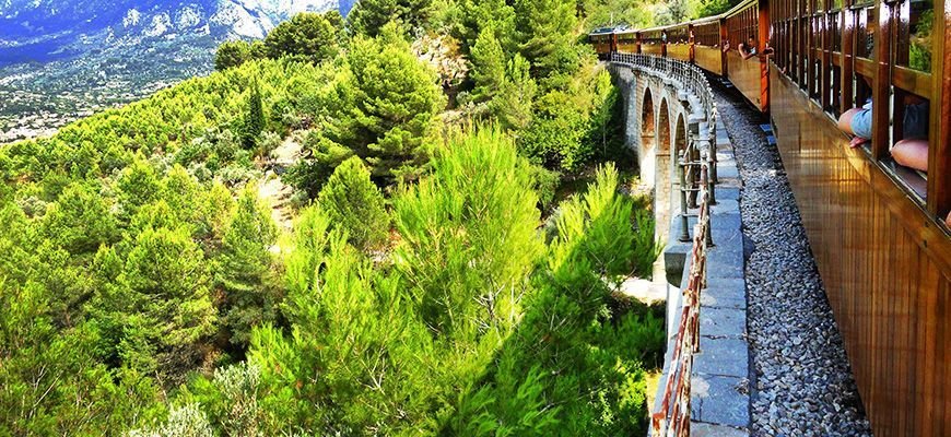 Train through Valley of Soller to Palma